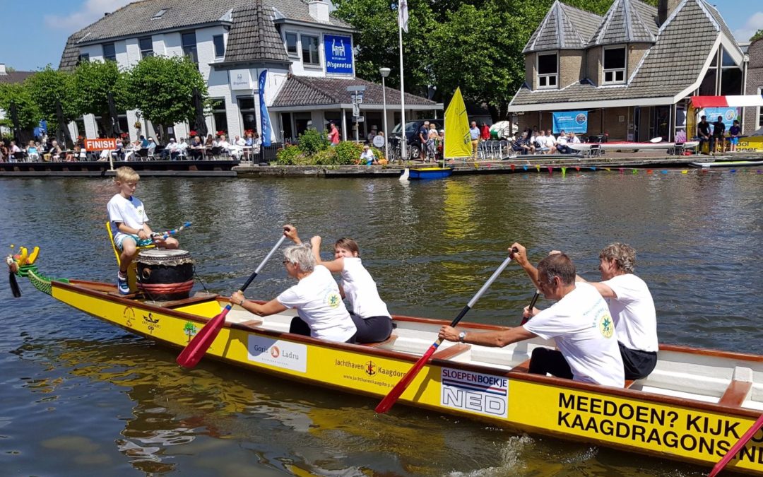 De Kromme Aar wint de drakenbootrace 2017 in Woubrugge